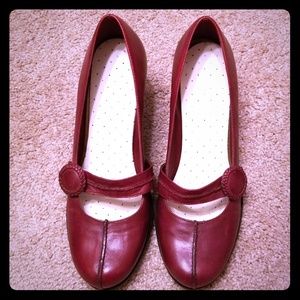 Red Gianni Bini size 8 1/2 heels